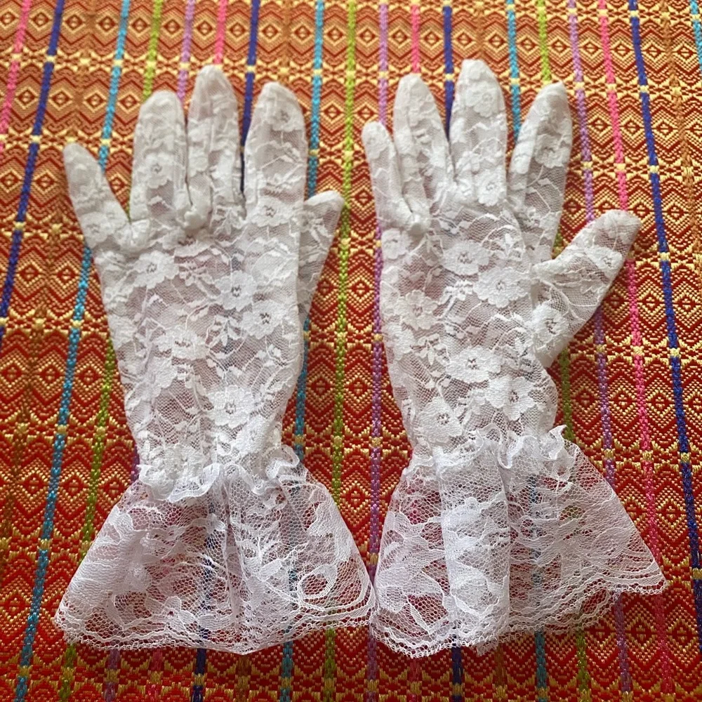 Vintage deadstock white lace ruffle gloves OSFA like new